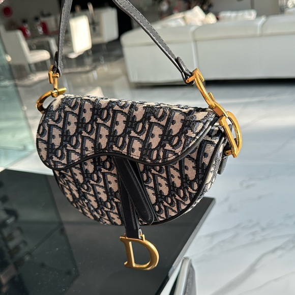 dior mini (clasp broken) - Picture 1 of 5